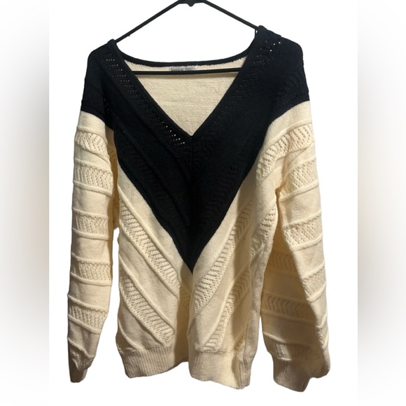 Kaily K Ivory/black open knit V-neck Sweater - Picture 1 of 4